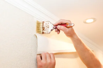 Pose de papier peint à Cigogné — revêtements muraux et toiles de verre